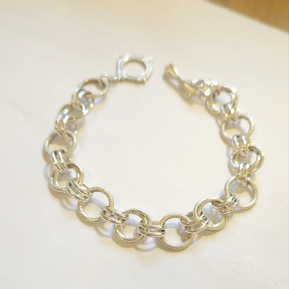 Unique Silver Plated Textured Double Circle Linked Chain Bracelet 7 1/4